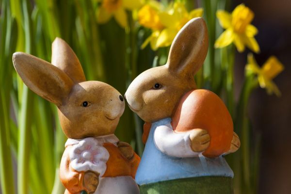easter-bunny-rabbit-figurines-95096