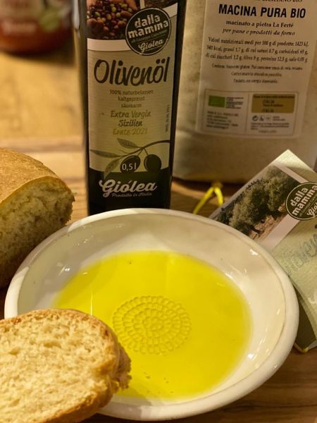 Olivenol-dalla-mamma-mit-Teller